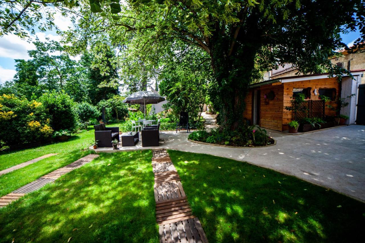Mirguet Au Jardin Apartment Saint-Elix-le-Chateau Exterior photo