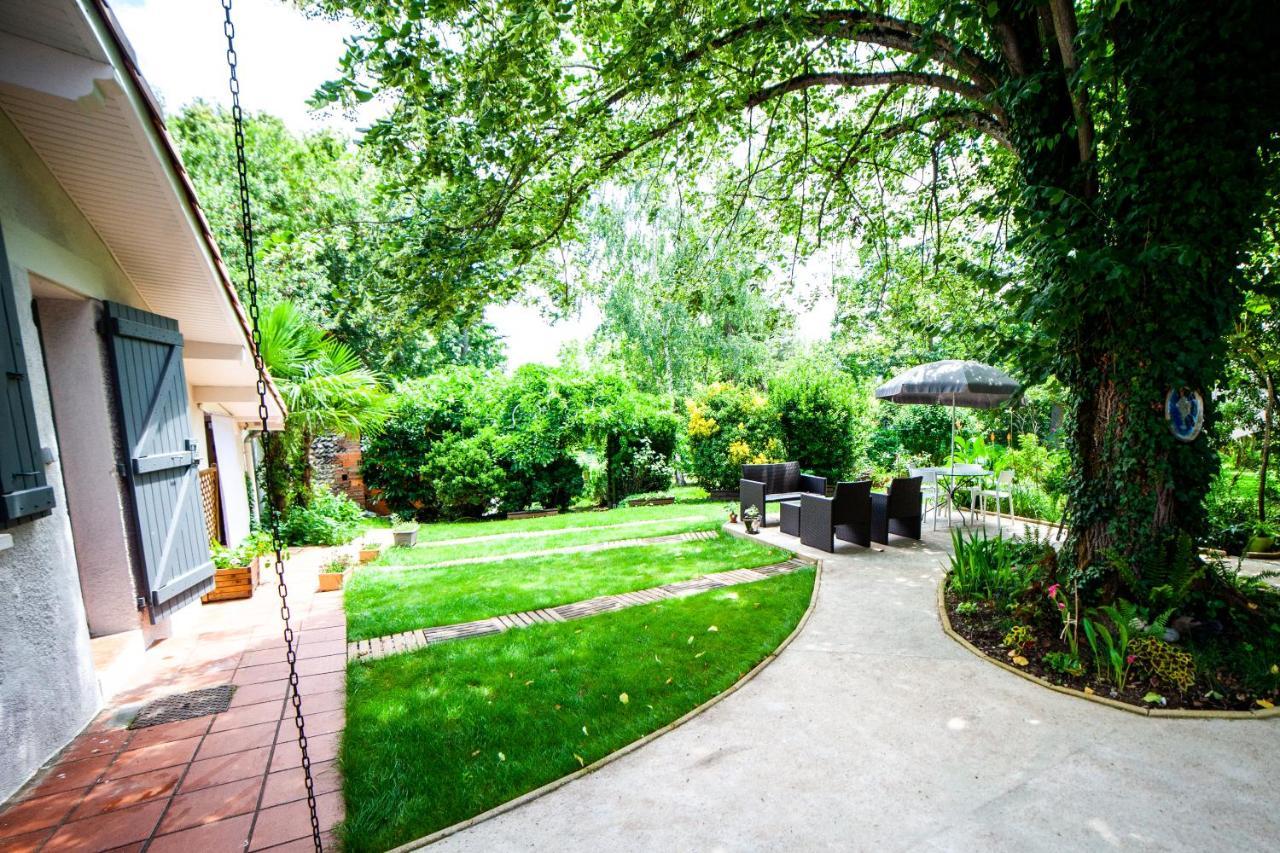 Mirguet Au Jardin Apartment Saint-Elix-le-Chateau Exterior photo
